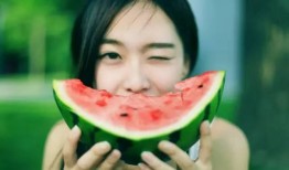 娱乐吃瓜酱精神好稳定的一家人,一家人的娱乐吃瓜酱生活